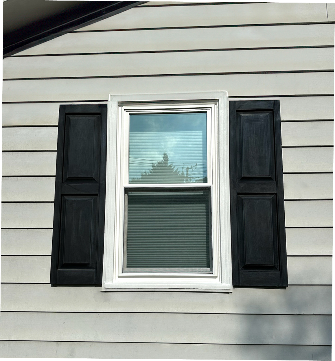 Vinyl Double-Hung Window Replacement project main photo.