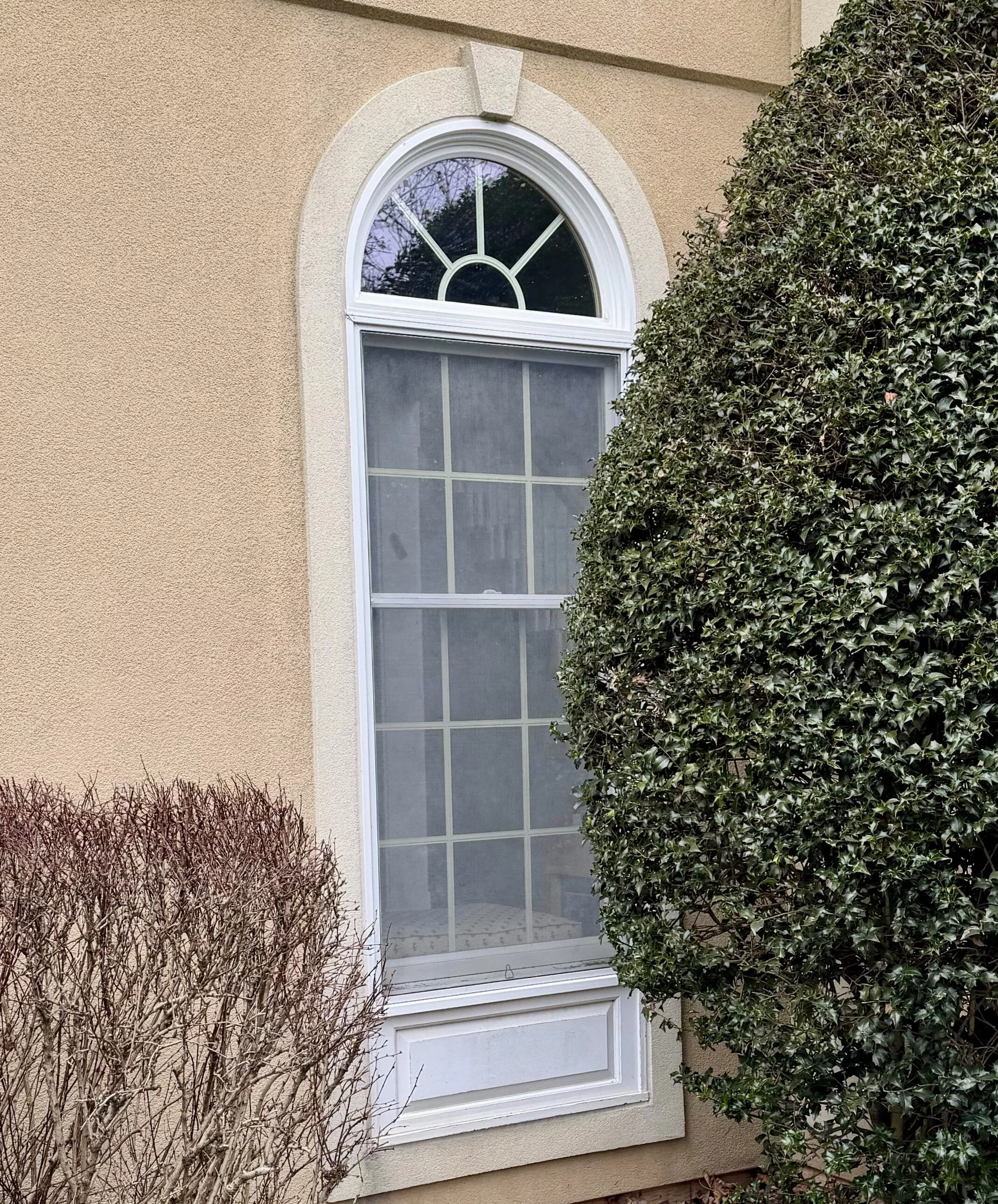 Half Circle Window Glass Replacement –Custom Shape project main photo.